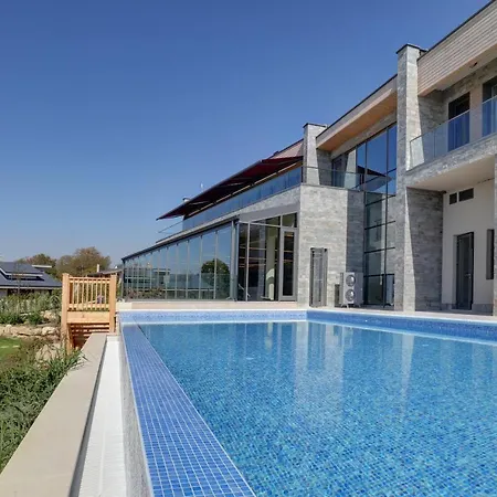 Eco Complex Near Varna 度假村 *